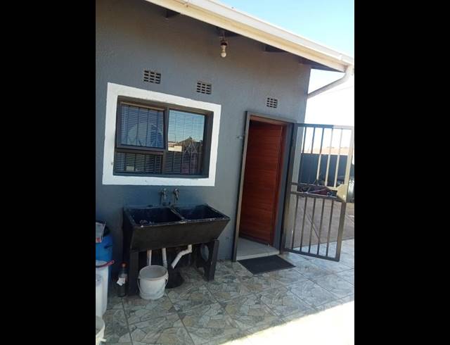 4 BEDROOM HOUSE FOR SALE IN DOBSONVILLE